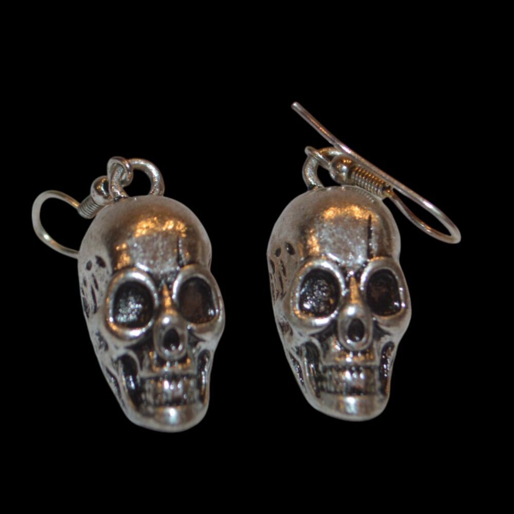 Silver Skull Dangle Earrings – Gothic Punk Rock Drop Jewelry